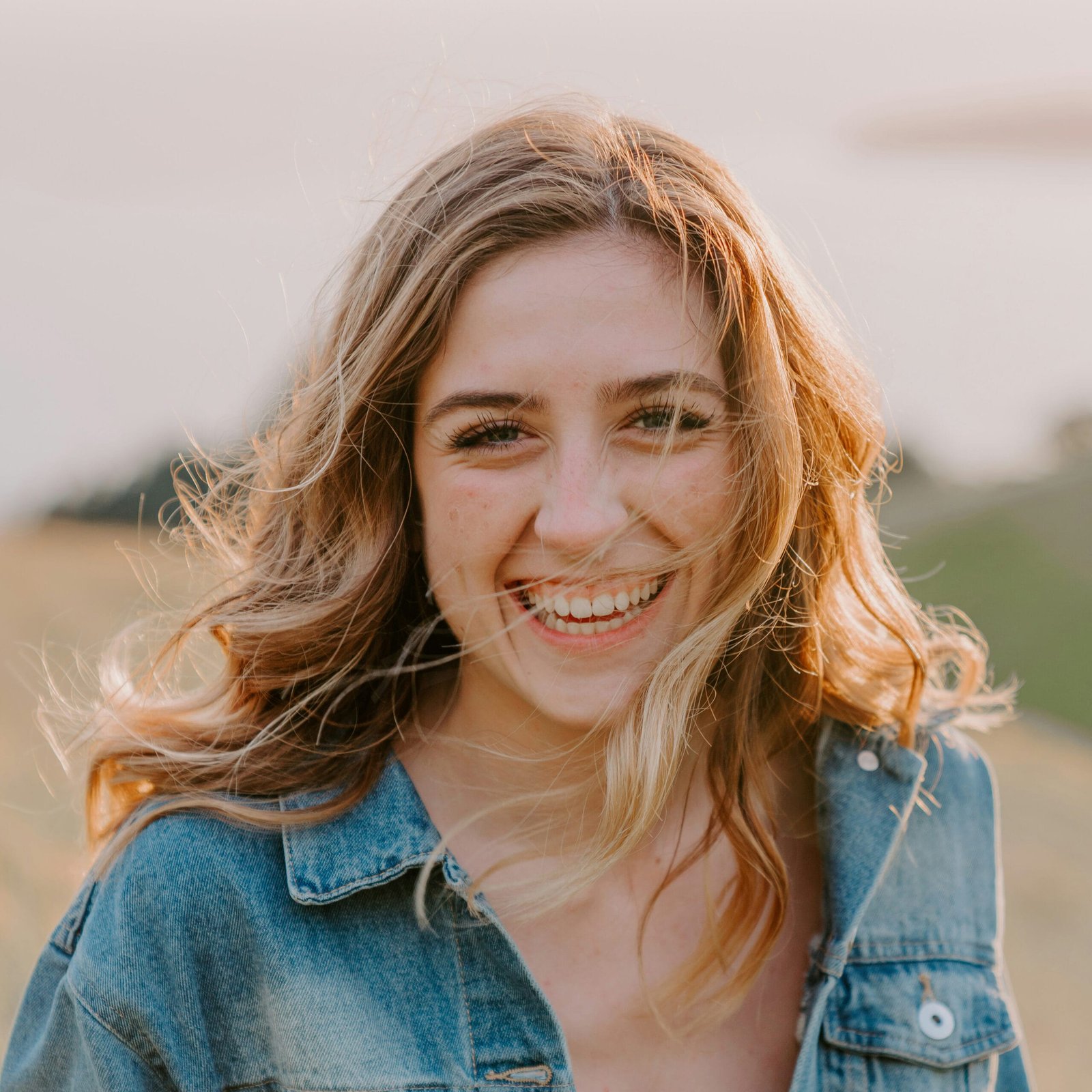 Portrait Frau draußen – Kiwiness Kundenerfahrung